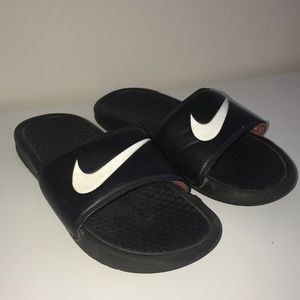 NIKE SLIDES